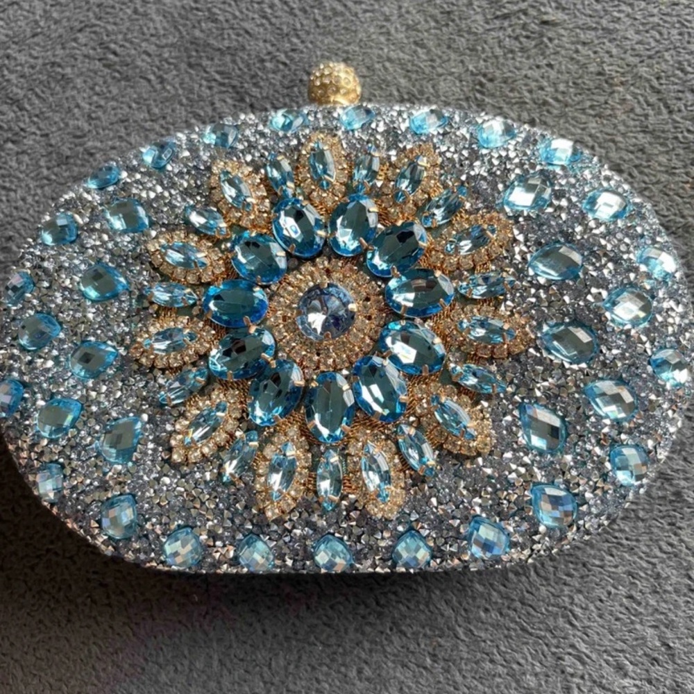 💎 Jewel Encrusted Purse 💎 - Picture 7 of 8